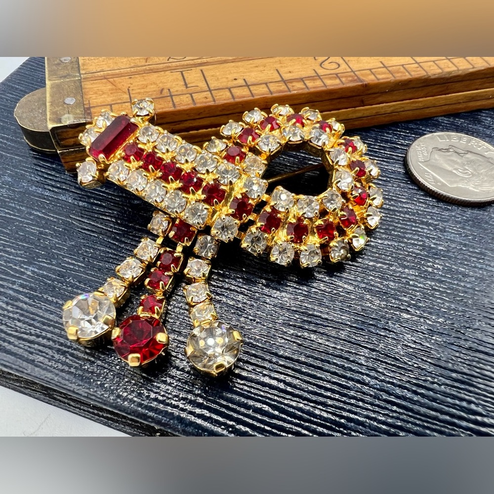 Vintage red white & gold ribbon brooch pin